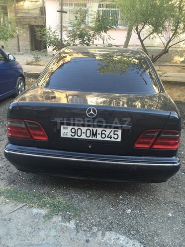 Mercedes E 220 2001, 301,017 km - 2.2 l - Bakı
