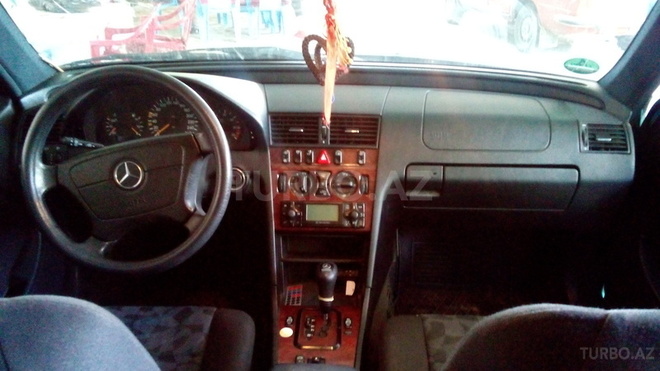 Mercedes C 200 2000, 170,000 km - 0.2 l - Tovuz