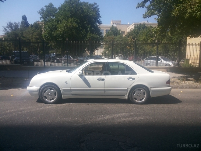 Mercedes E 240 1998, 340,000 km - 2.4 l - Bakı