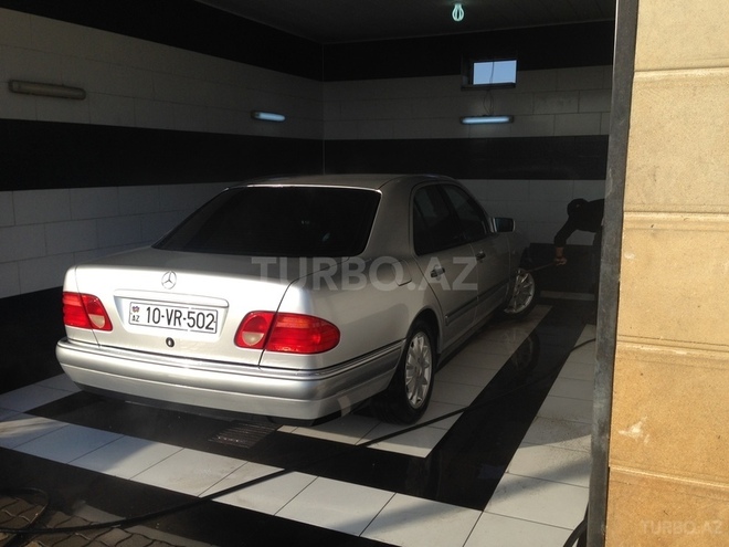 Mercedes E 230 1996, 230,000 km - 2.3 l - Bakı