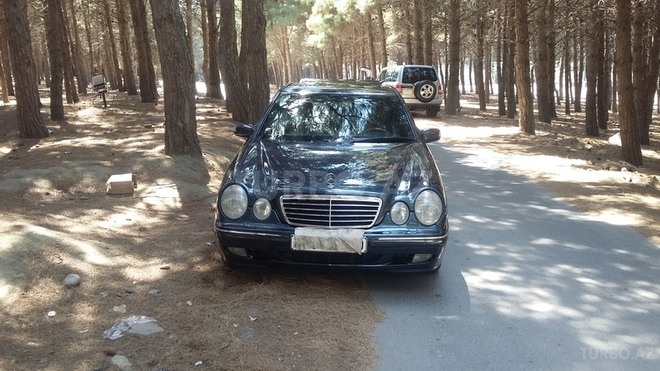 Mercedes E 320 2001, 277,000 km - 3.2 l - Bakı