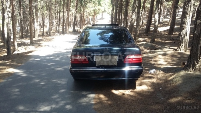 Mercedes E 320 2001, 277,000 km - 3.2 l - Bakı