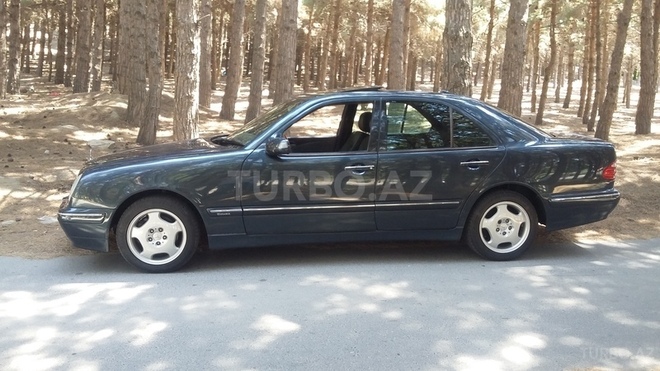 Mercedes E 320 2001, 277,000 km - 3.2 l - Bakı
