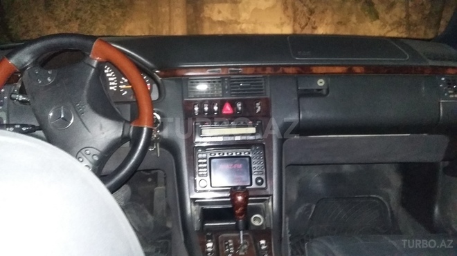 Mercedes E 320 2001, 277,000 km - 3.2 l - Bakı