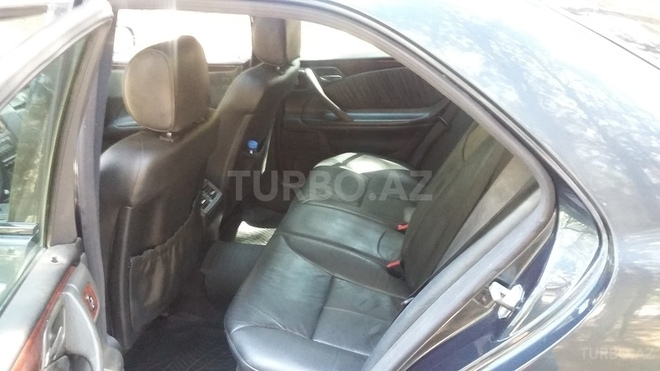 Mercedes E 320 2001, 277,000 km - 3.2 l - Bakı