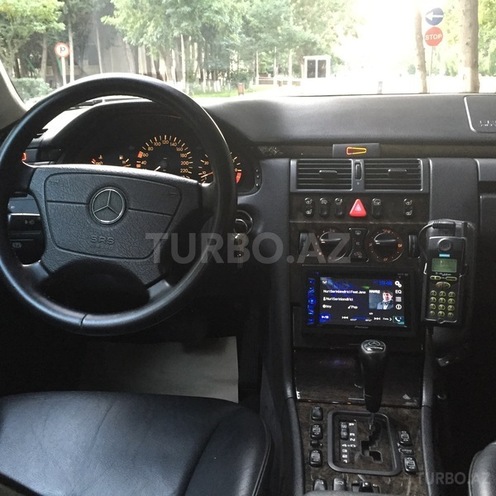 Mercedes E 240 1999, 181,300 km - 2.6 л - Bakı