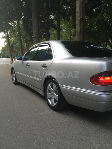 Mercedes E 240 1999, 181,300 km - 2.6 л - Bakı