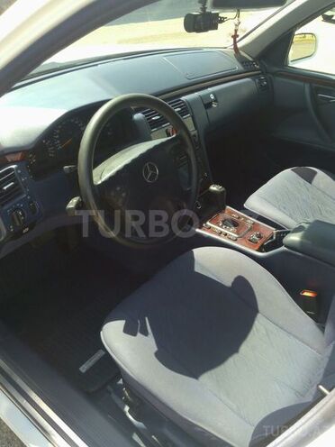 Mercedes E 220 1999, 250,000 km - 2.2 l - Bakı
