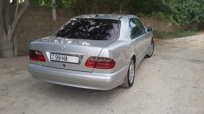 Mercedes E 220 2002, 254,000 km - 2.2 l - Bakı