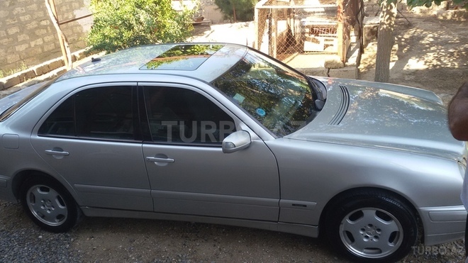 Mercedes E 220 2002, 254,000 km - 2.2 l - Bakı