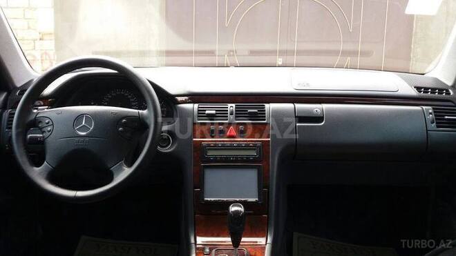 Mercedes E 240 2001, 144,000 km - 2.4 л - Bakı