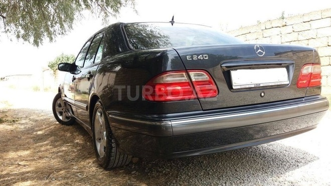 Mercedes E 240 2001, 144,000 km - 2.4 л - Bakı