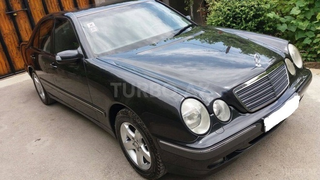 Mercedes E 240 2001, 144,000 km - 2.4 л - Bakı