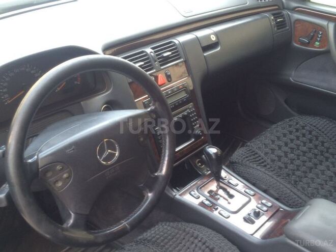 Mercedes E 240 2001, 183,000 km - 2.6 l - Bakı