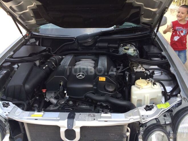 Mercedes E 240 2001, 183,000 km - 2.6 l - Bakı