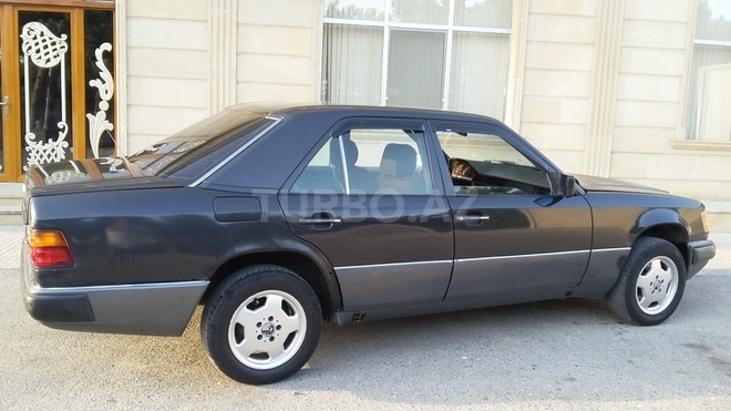 Mercedes E 200 1992, 285,000 km - 2.0 l - Bakı