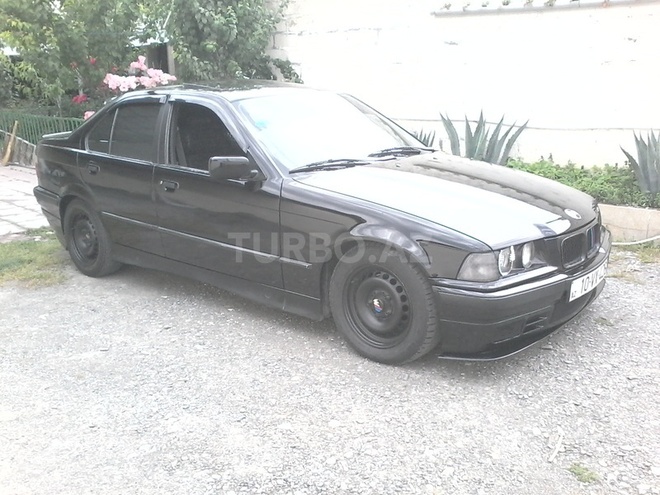 BMW 318 1993, 285,000 km - 1.8 л - Göyçay