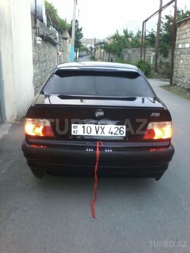 BMW 318 1993, 285,000 km - 1.8 л - Göyçay
