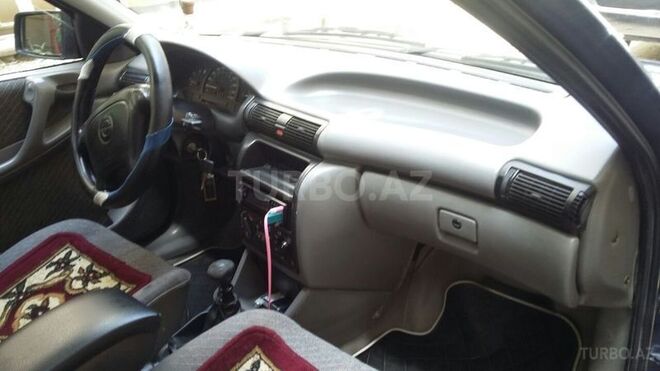 Opel Astra 1994, 300,000 km - 1.6 л - Bakı