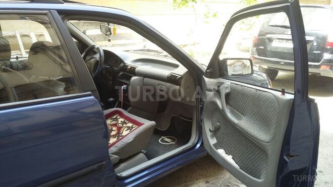Opel Astra 1994, 300,000 km - 1.6 л - Bakı