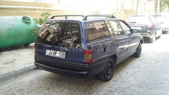 Opel Astra 1994, 300,000 km - 1.6 л - Bakı