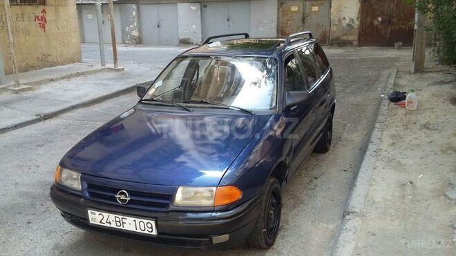 Opel Astra 1994, 300,000 km - 1.6 л - Bakı