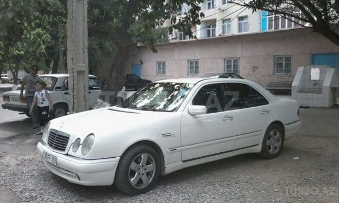 Mercedes E 200 1997, 320,000 km - 2.0 l - Sumqayıt