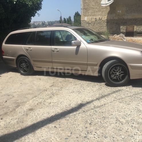 Mercedes E 280 2001, 233,000 km - 2.8 l - Bakı