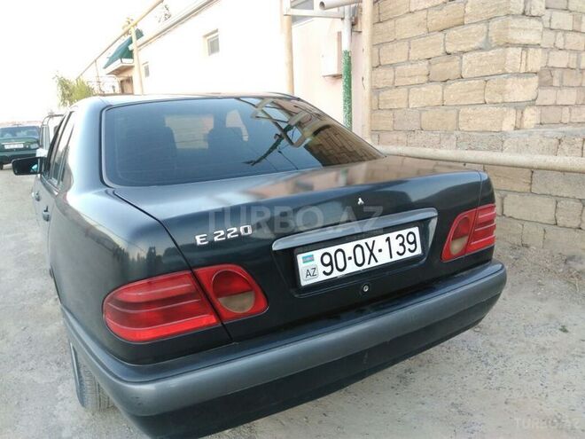 Mercedes E 220 1996, 300,000 km - 2.2 l - Bakı
