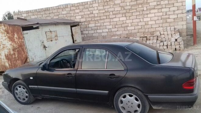 Mercedes E 220 1996, 300,000 km - 2.2 l - Bakı