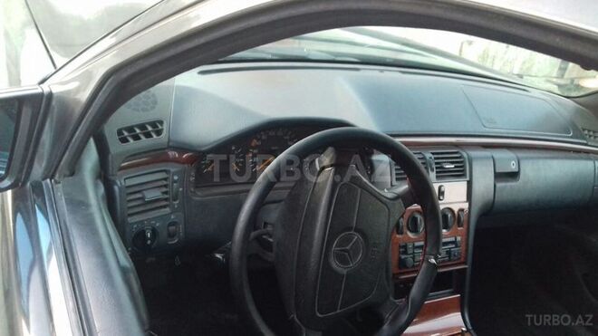 Mercedes E 220 1996, 300,000 km - 2.2 l - Bakı