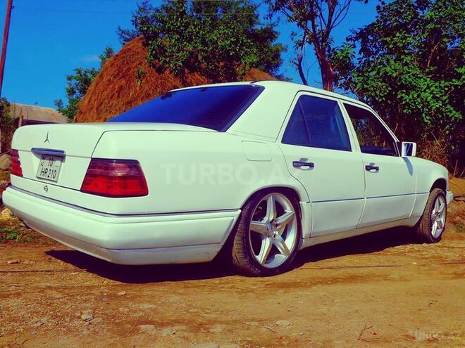 Mercedes E 220 1993, 200,000 km - 2.2 l - Bakı