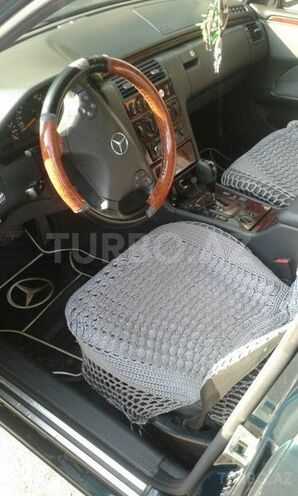 Mercedes E 220 2001, 237,470 km - 2.2 l - Bakı