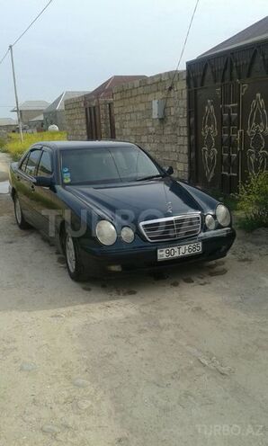 Mercedes E 220 2001, 237,470 km - 2.2 l - Bakı