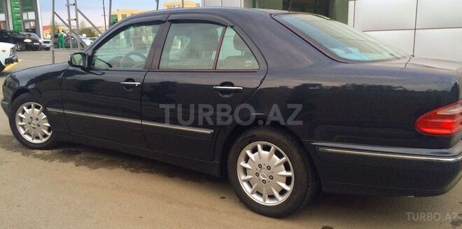 Mercedes E 280 2000, 241,000 km - 2.8 л - Quba