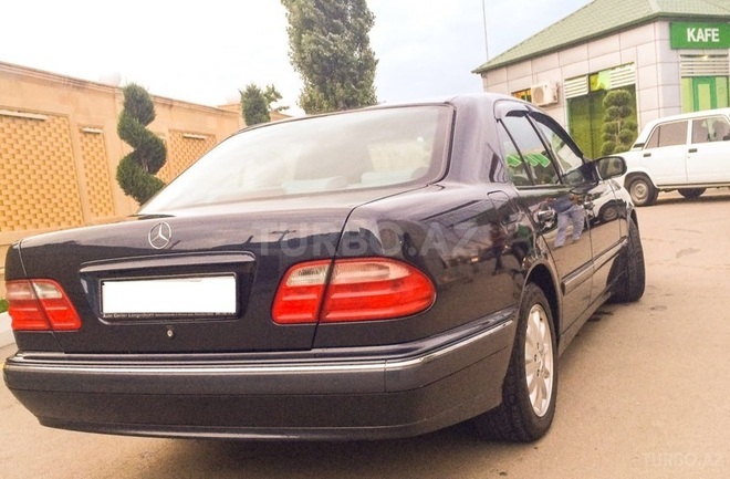 Mercedes E 280 2000, 241,000 km - 2.8 л - Quba