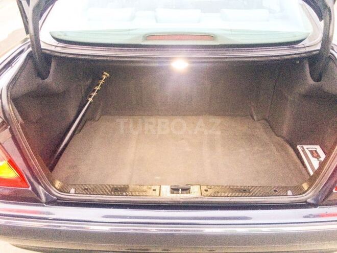 Mercedes E 280 2000, 241,000 km - 2.8 л - Quba