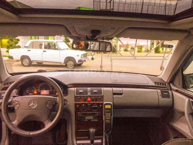 Mercedes E 280 2000, 241,000 km - 2.8 л - Quba