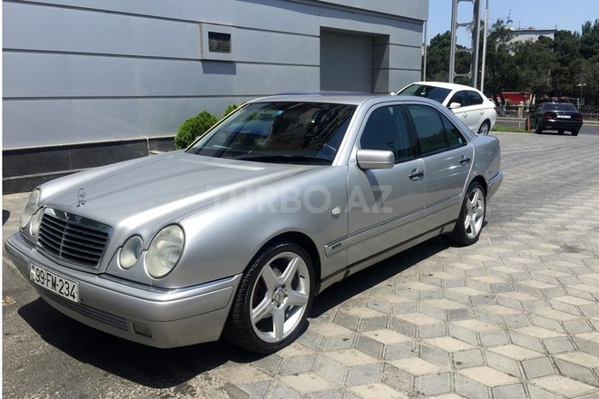 Mercedes E 240 1999, 200,000 km - 2.4 l - Bakı