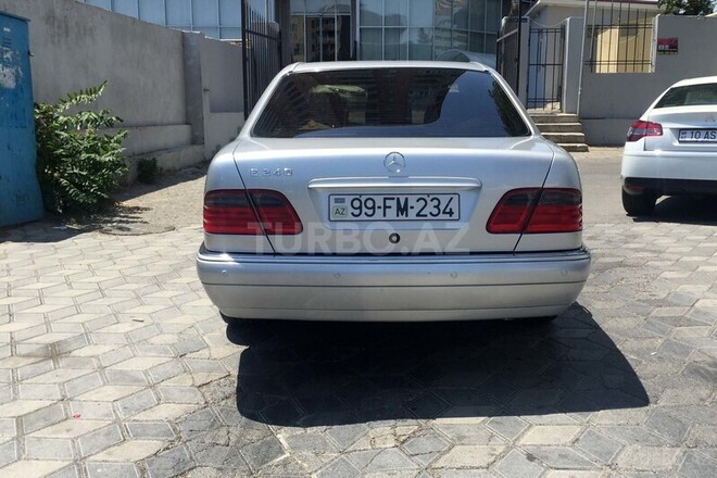 Mercedes E 240 1999, 200,000 km - 2.4 l - Bakı