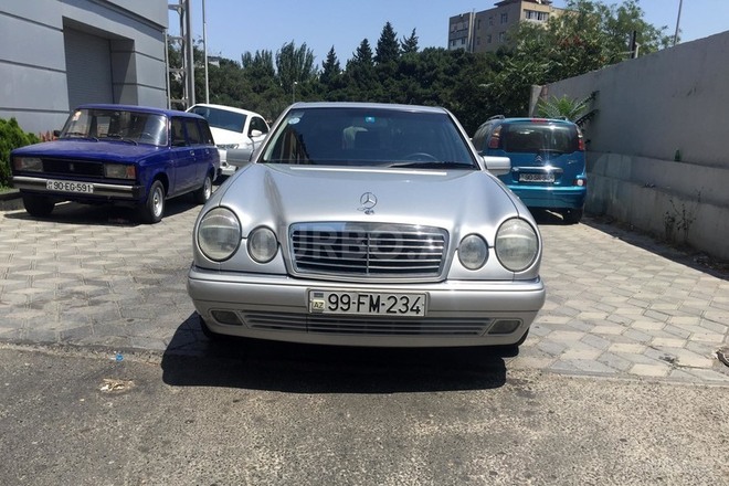 Mercedes E 240 1999, 200,000 km - 2.4 l - Bakı