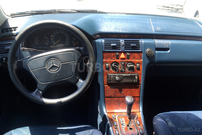 Mercedes E 240 1999, 200,000 km - 2.4 l - Bakı