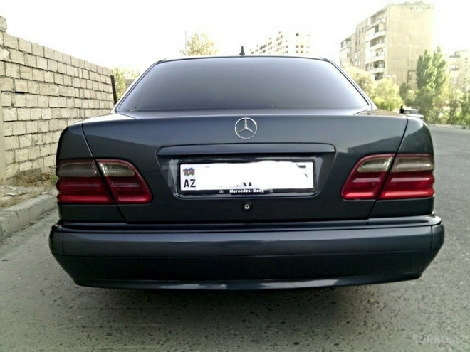Mercedes E 220 2000, 278,000 km - 2.2 л - Bakı