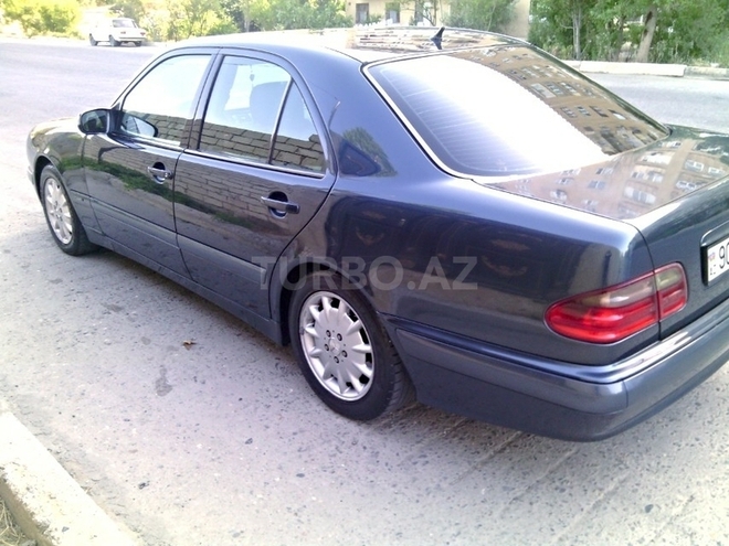 Mercedes E 220 2000, 278,000 km - 2.2 л - Bakı