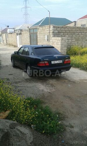 Mercedes E 220 2001, 237,470 km - 2.2 l - Bakı