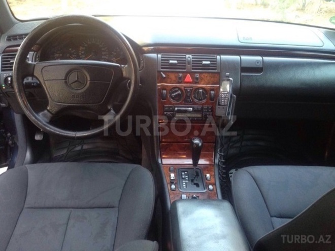 Mercedes E 240 1998, 242,699 km - 2.4 l - Sumqayıt
