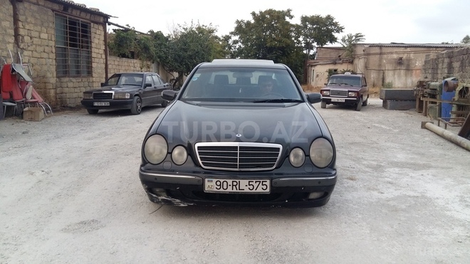 Mercedes E 220 2001, 309,000 km - 2.2 l - Bakı