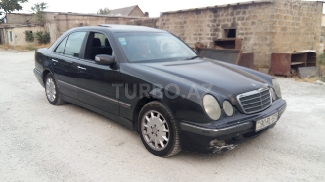 Mercedes E 220 2001, 309,000 km - 2.2 l - Bakı