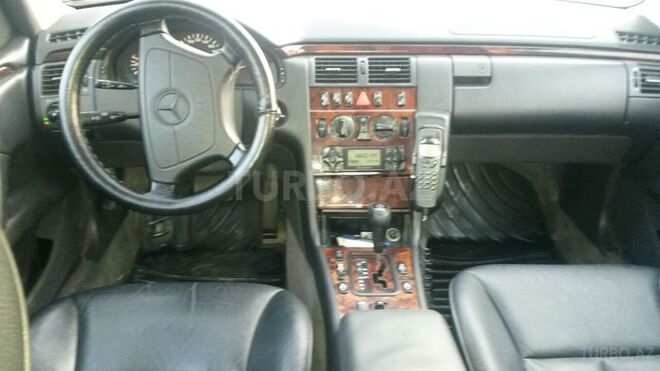Mercedes E 240 1998, 22,108 km - 2.4 l - Bakı