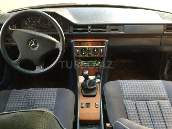 Mercedes E 300 1991, 320,000 km - 3.0 l - Bakı